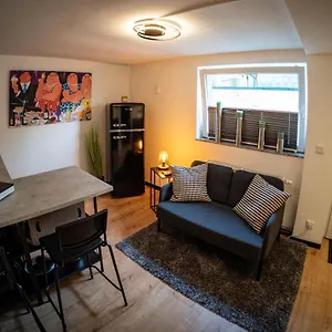 Apartment Gemuetliche 2-zimmer Souterrain, Düsseldorf